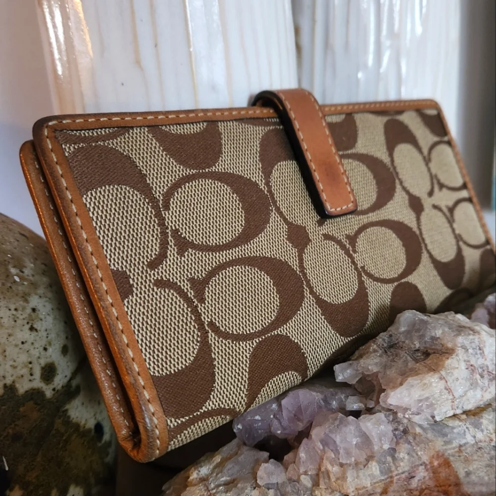 Classic COACH wallet with snap closure - Picture 3 of 8